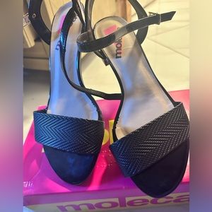 WOMEN MID HEEL SANDAL IN BLACK